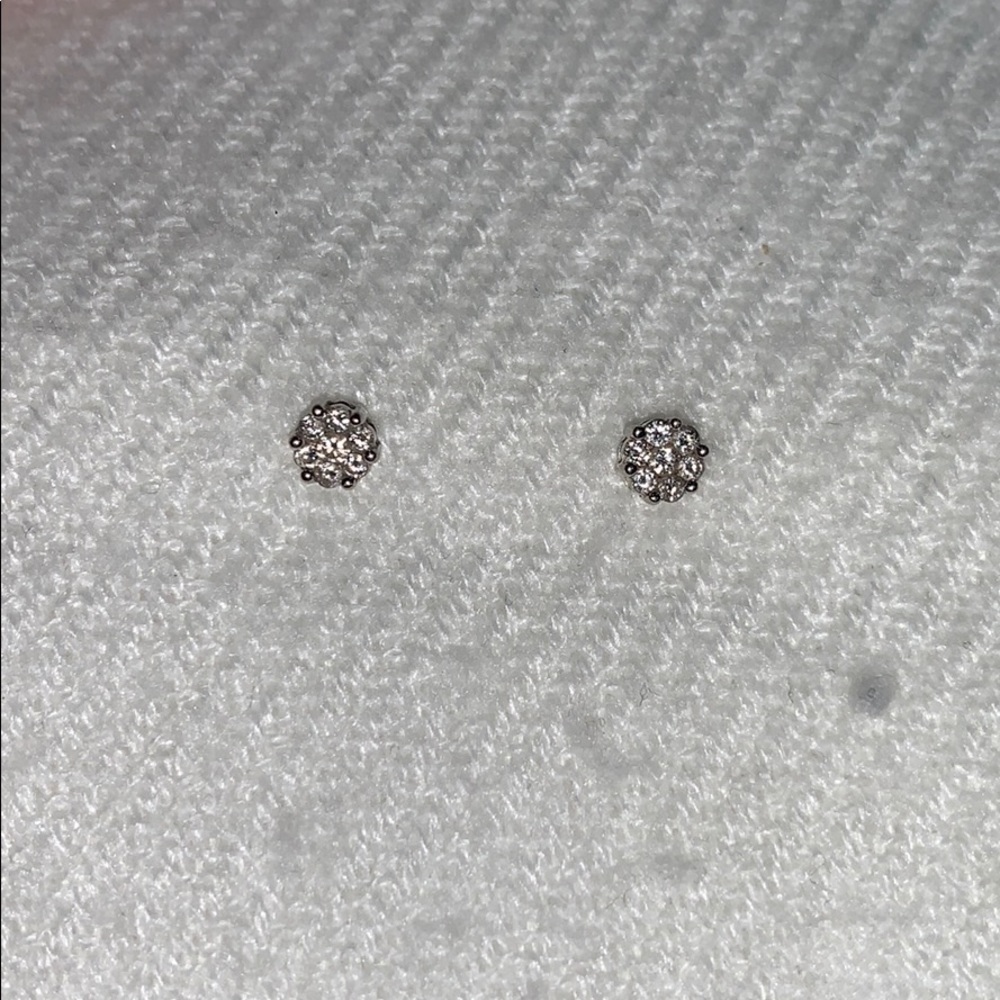 Diamond Studs (Shaped as Flower) 🌸
